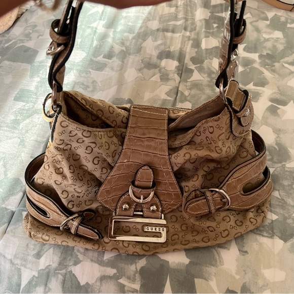 ⭐️Y2K vintage GUESS boho shoulder bag⭐️ - Picture 2 of 5